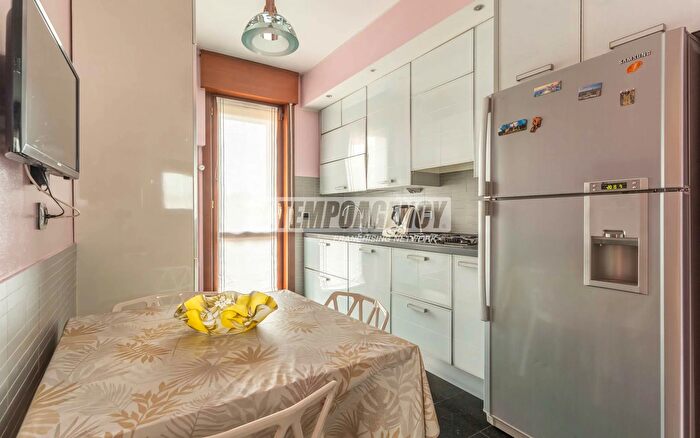 Appartamento con 5 locali in vendita in Via Santa Rita da Cascia, Milano