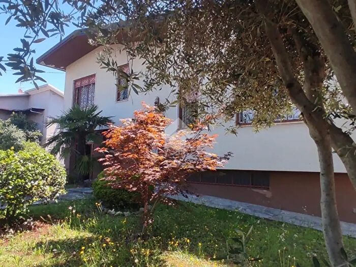 Casa quadrilocale in vendita in Via Brescia, Lonate Pozzolo