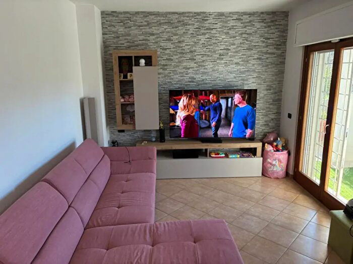 Appartamento trilocale in vendita in Via Rinascita, Nettuno