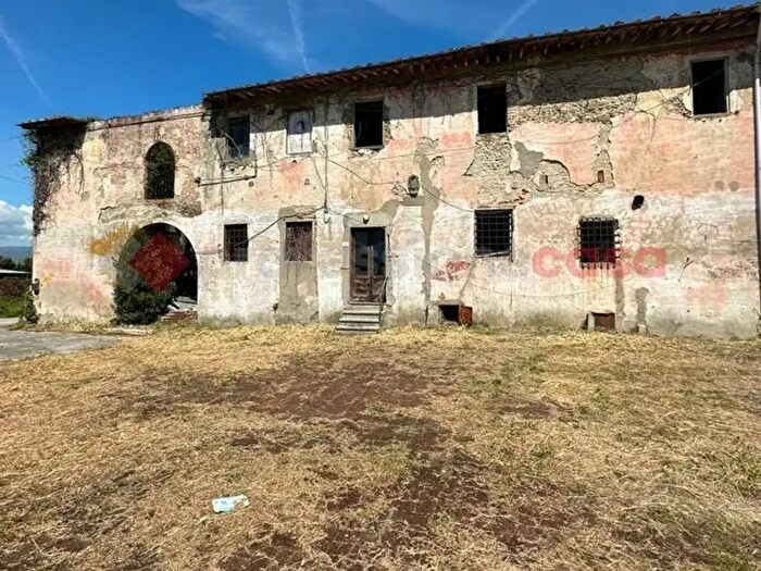 Casa con 15 locali in vendita in Pistoia