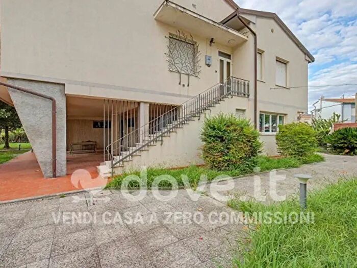 Casa con 6 locali in vendita in Via Galileo Galilei, Collesalvetti