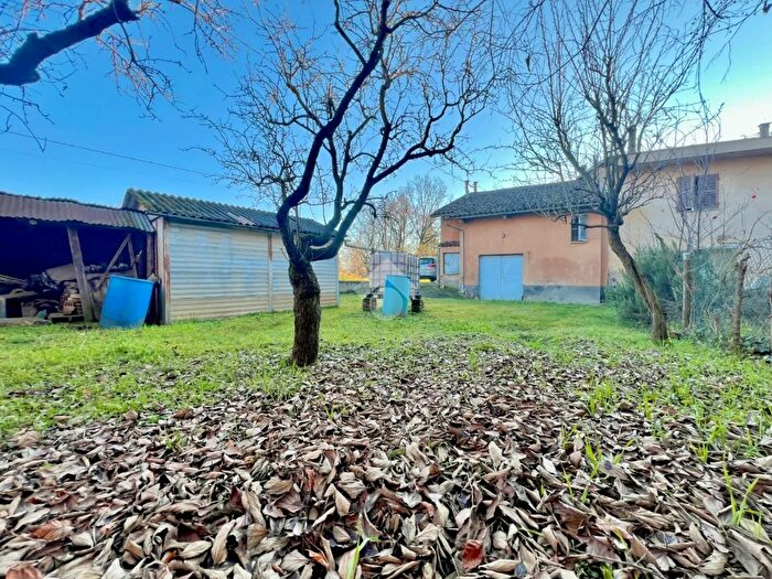 Casa con 6 locali in vendita in Via Vallancurone, Camerano Casasco