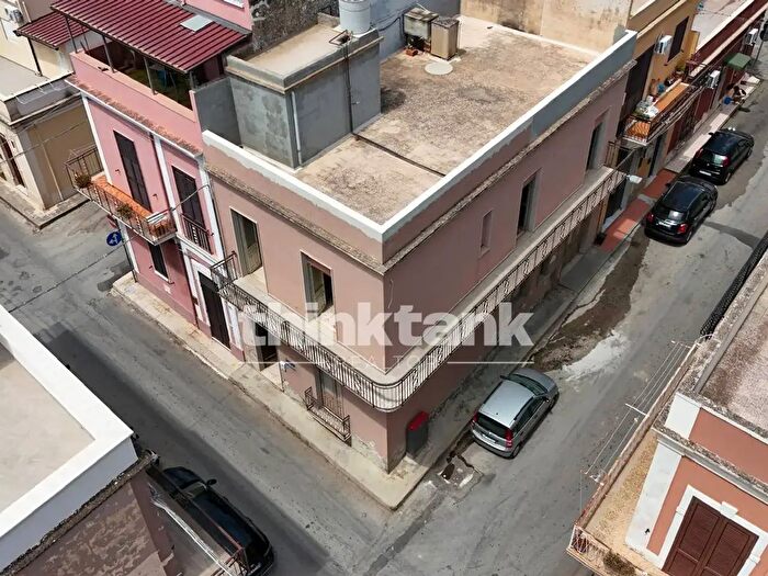 Casa trilocale in vendita in Via Cimarosa, Avola