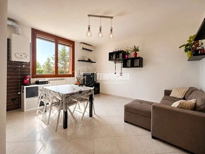 Appartamento trilocale in vendita in Via Frati, Sant'Agata Bolognese