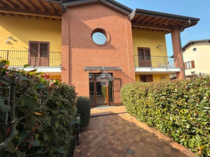 Appartamento trilocale in affitto in Via Adige, Vimercate