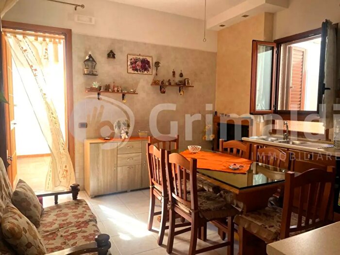 Casa con 6 locali in vendita in Via Pellico, Sannicola