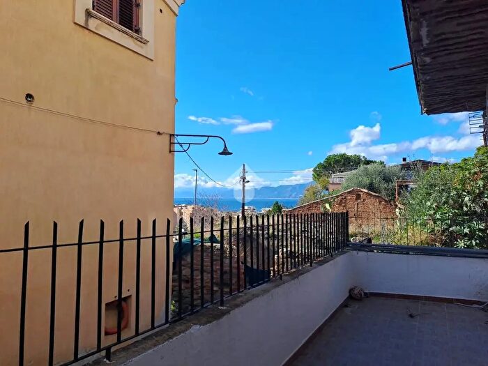 Appartamento trilocale in affitto in Vicolo Casalotto, Reggio Calabria