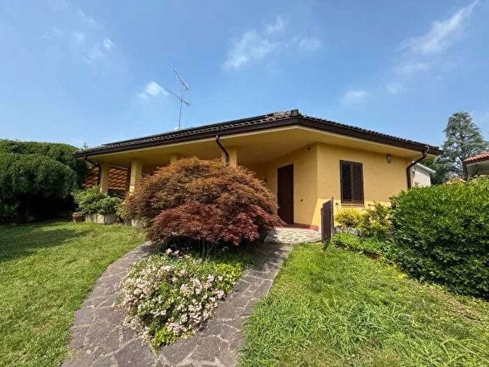 Casa con 6 locali in vendita in Alessandria