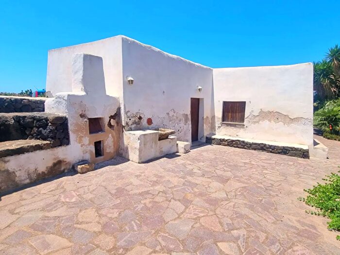 Casa con 5 locali in vendita in Kuddie Rosse, Pantelleria