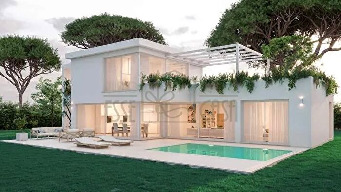 Casa con 12 locali in vendita in Pietrasanta