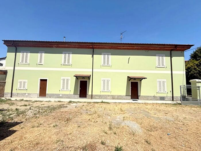 Casa con 8 locali in vendita in Alessandria