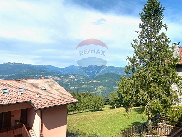 Appartamento trilocale in vendita in Via Milano, Roncola