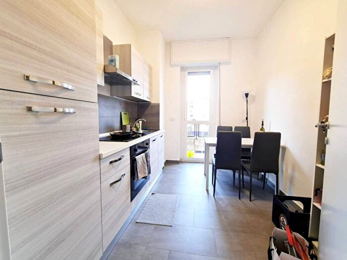 Appartamento quadrilocale in affitto in Via Andrea Maffei, Montenero, Milano