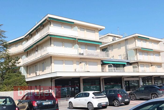 Appartamento quadrilocale in affitto in Piazza Andrea Costa, Cervia