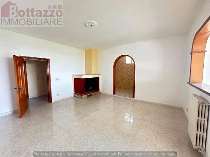 Appartamento con 5 locali in vendita in Via Maggio, Lizzano