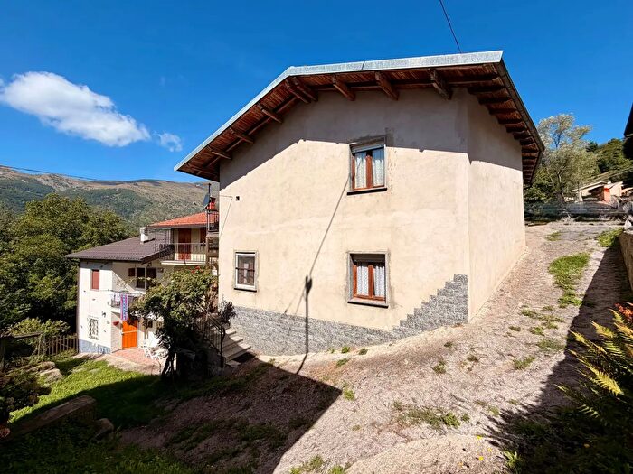 Casa con 7 locali in vendita in Frazione Chionea, Ormea