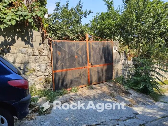 Casa trilocale in vendita in Via SantAngelo, Grotteria