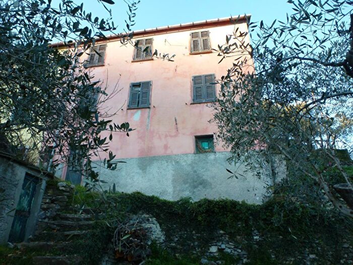 Casa con 7 locali in vendita in Rapallo