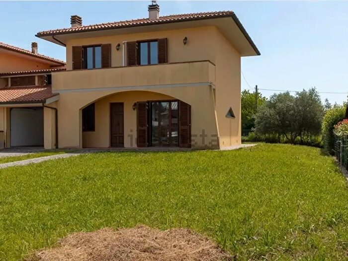 Casa con 6 locali in vendita in Ulisse Dini Gello, San Giuliano Terme