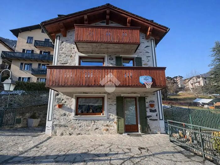 Casa trilocale in vendita in Contrada Montini, Chiesa In Valmalenco
