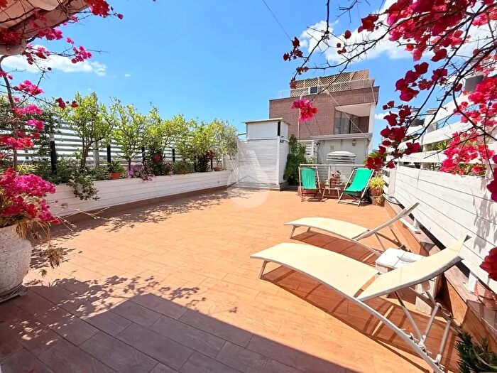 Appartamento con 5 locali in vendita in Via Marino di Caramanico, Napoli