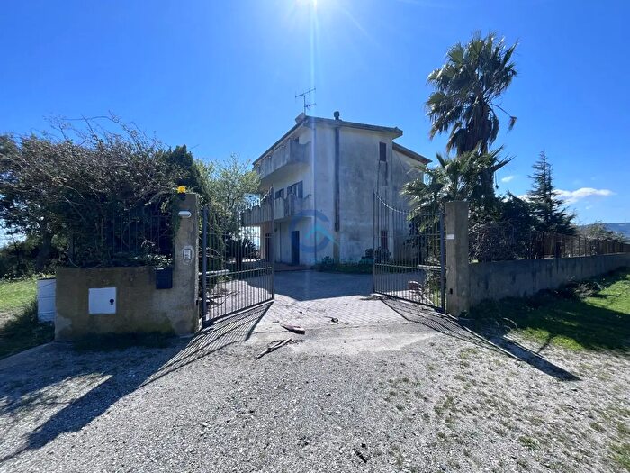 Casa con 10 locali in vendita in Via Guido Puccio, Catanzaro