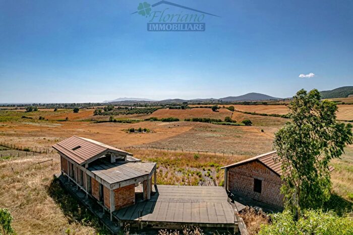 Casa con 10 locali in vendita in Località Cacciata Grande, Montalto Di Castro