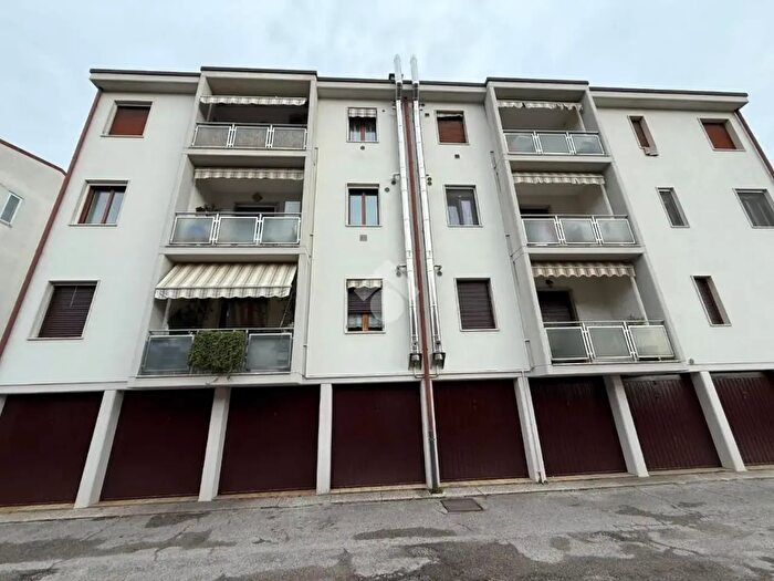 Appartamento trilocale in vendita in Via delle Messi, Venezia