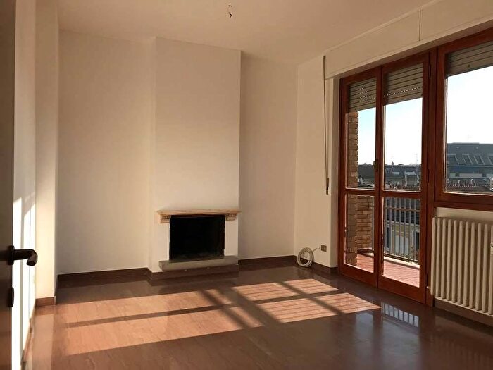 Appartamento trilocale in affitto in Via Maiocchi, Morgagni, Milano