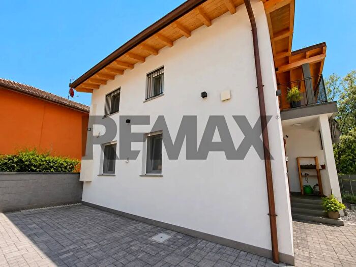 Casa quadrilocale in vendita in Via Martiri, Verbania