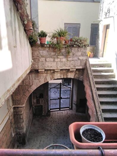 Appartamento con 8 locali in vendita in Via Romanelli, Viterbo