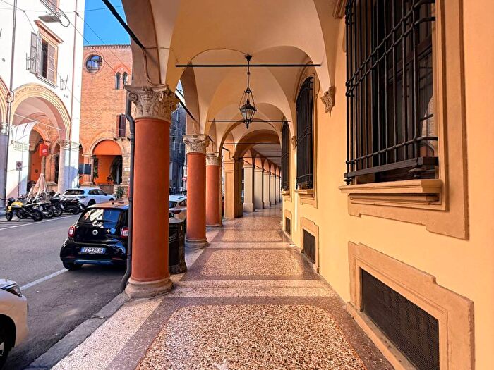 Appartamento con 5 locali in affitto in Via Alessandro Manzoni, Centro Storico, Bologna