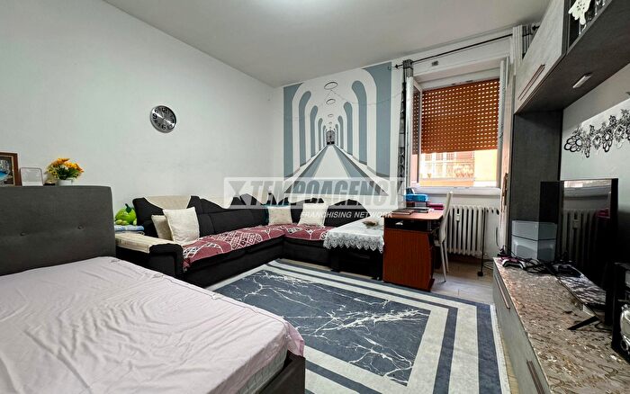 Appartamento trilocale in vendita in Via Stelvio, Cormano