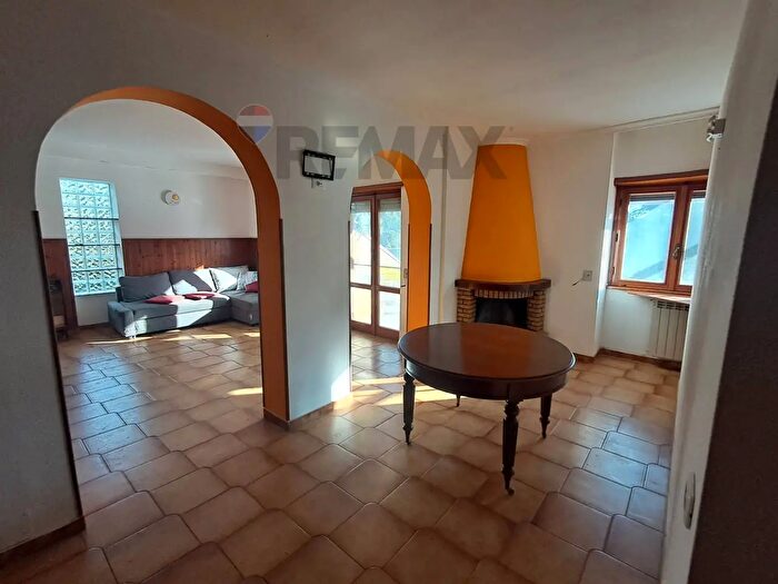 Appartamento quadrilocale in affitto in Roma
