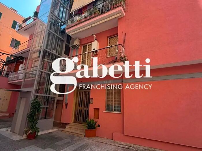 Appartamento trilocale in vendita in Via delle Rose, Roma