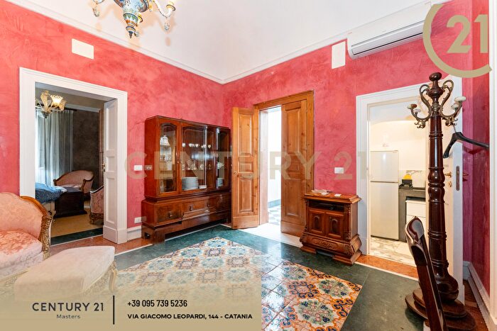 Casa in vendita in Via Zaccà Rosolia, Catania