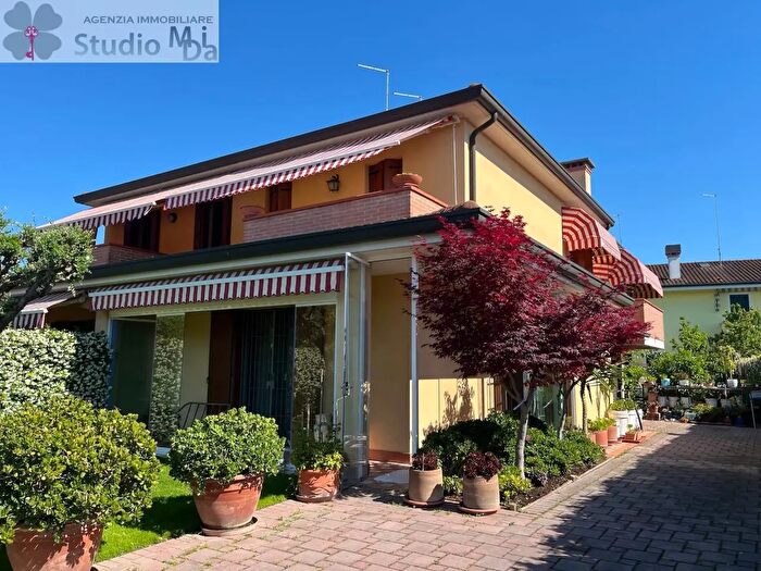Casa con 7 locali in vendita in Via Concordia, Quarto DAltino