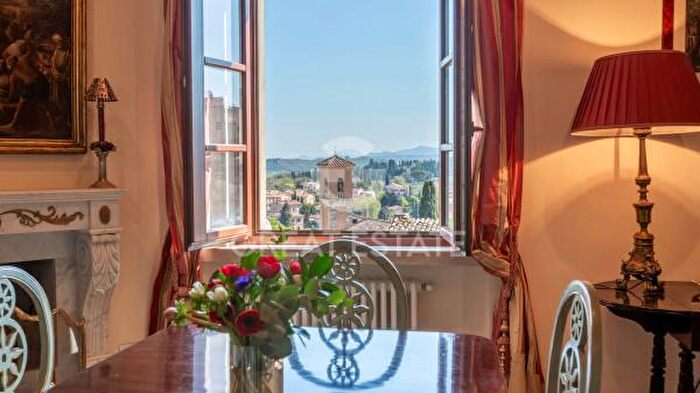 Appartamento con 6 locali in vendita in Via delle Aiuole, Cetona