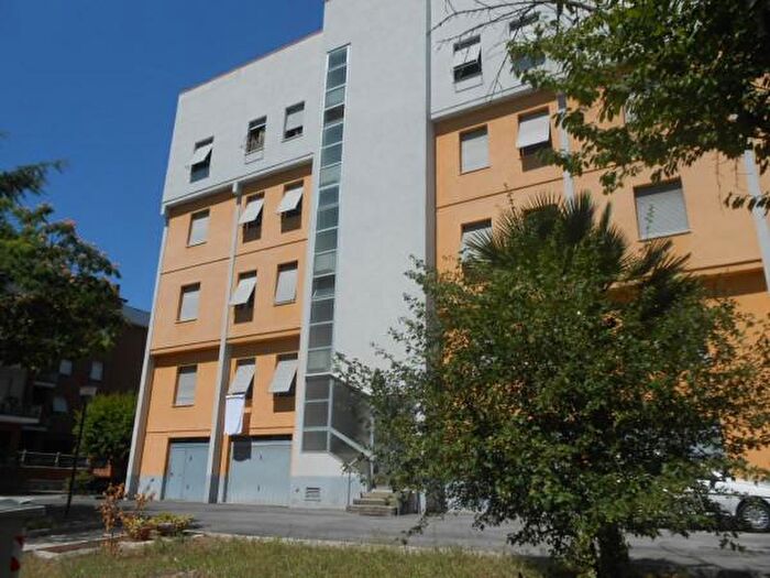 Appartamento con 5 locali in vendita in Via Staffolo, Jesi