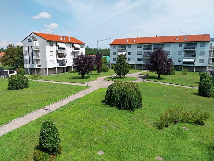 Appartamento bilocale in affitto in Via Val Grande, Arnate, Gallarate