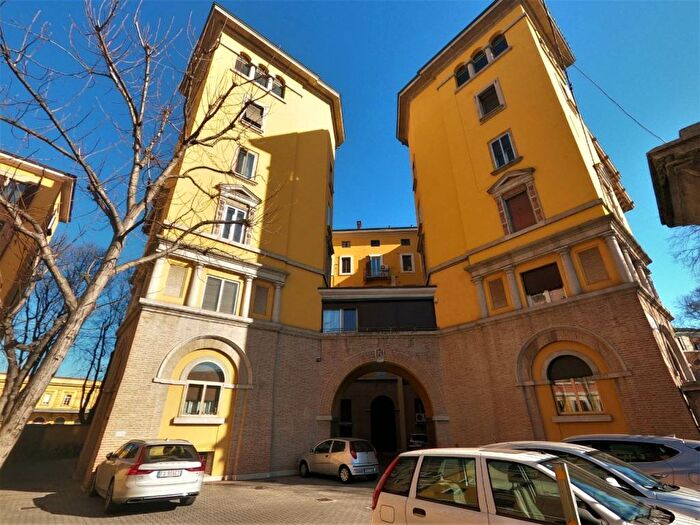 Appartamento con 6 locali in vendita in via crispi, Sacca Stazione, Modena