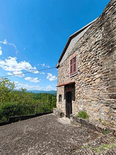 Casa con 6 locali in vendita in Licciana Nardi