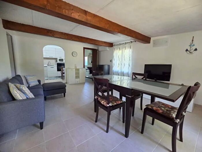 Casa quadrilocale in affitto in Massa