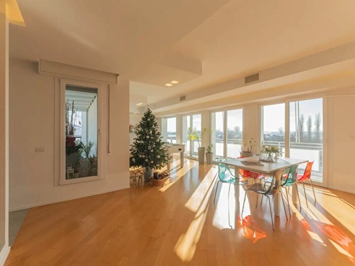 Appartamento con 5 locali in vendita in Via Giuseppe Massarenti, Malalbergo