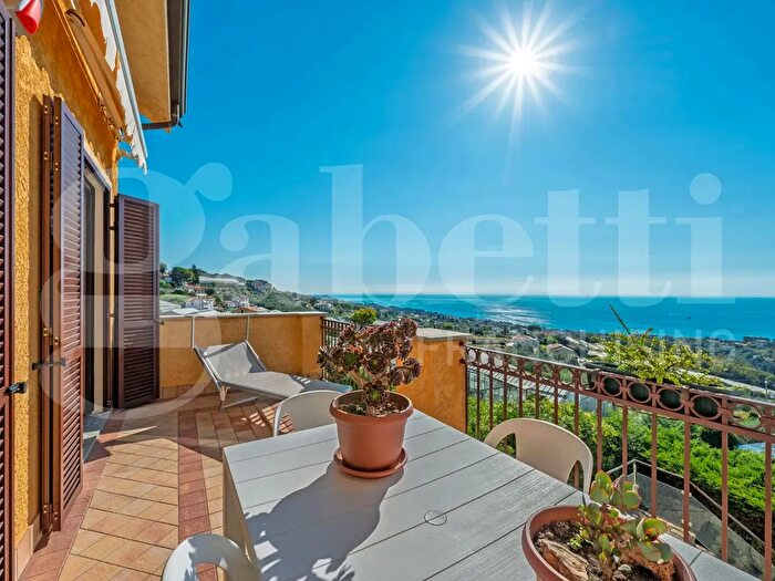 Appartamento quadrilocale in vendita in Strada San Lorenzo, Sanremo