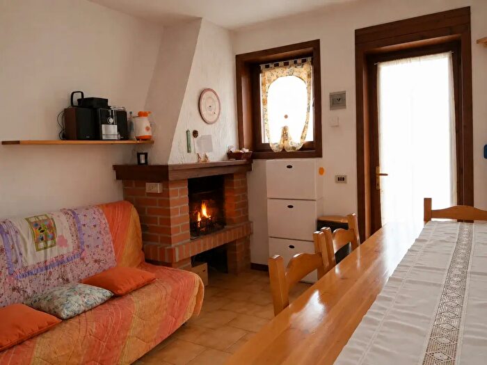 Appartamento trilocale in vendita in Via Fortino N, Roana