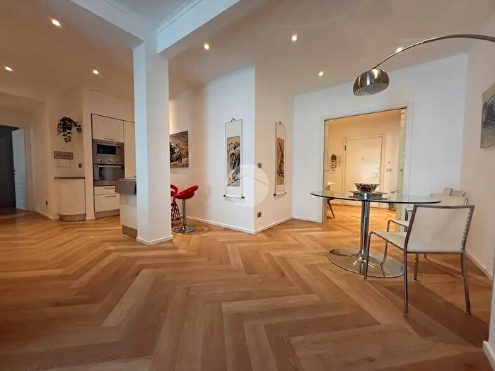 Appartamento quadrilocale in vendita in Via Federico Donaver, Genova