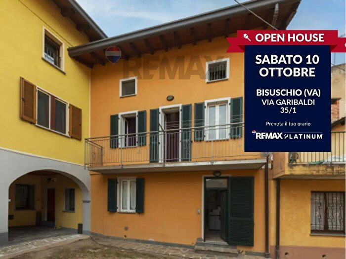 Appartamento trilocale in vendita in Via Garibaldi, Bisuschio
