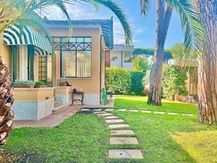 Casa con 6 locali in affitto in Forte Dei Marmi