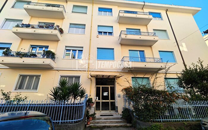 Appartamento quadrilocale in vendita in Viale Villini Rollino, Genova